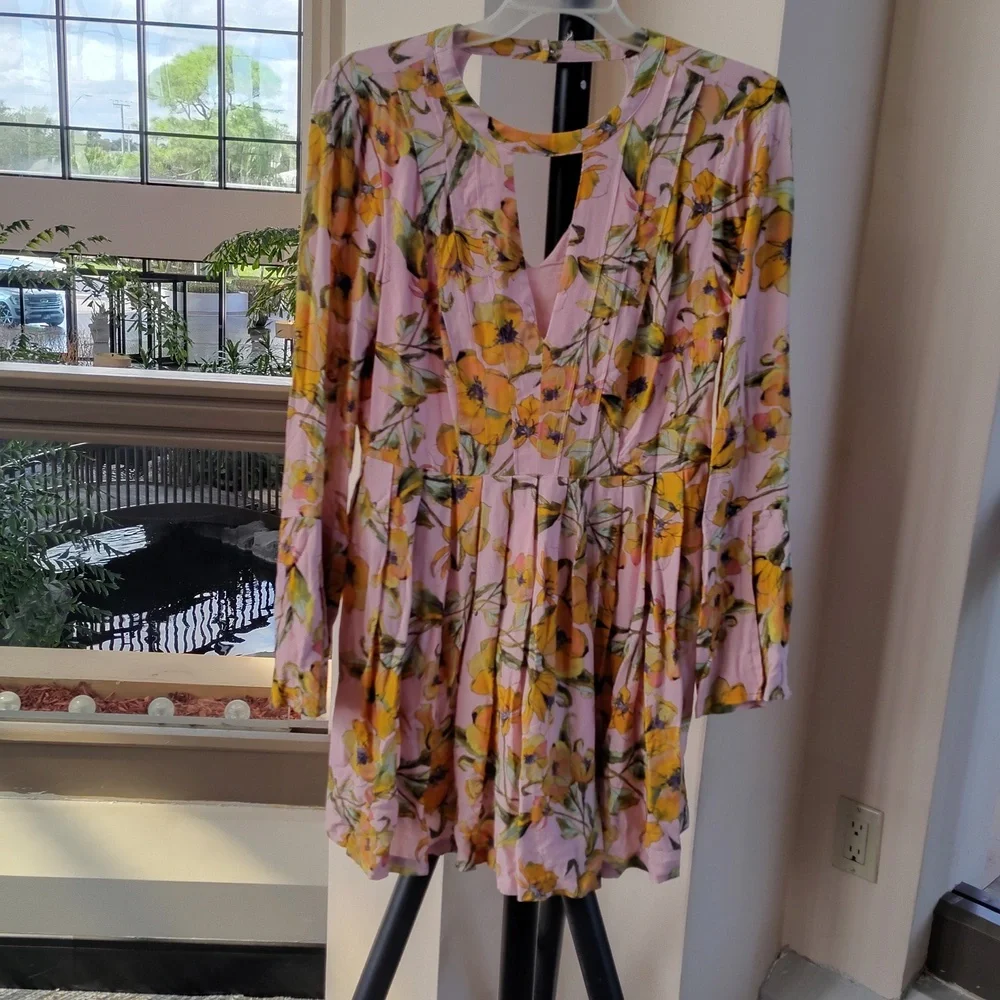 FREE PEOPLE FLOWY BELL SLEEVE DRESS WITH V CUT-OUTS FRONT & BACK WOMEN'S Size 8 - Picture 3 of 11